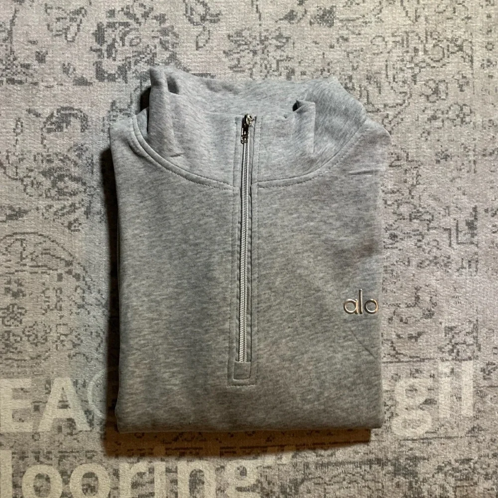 Alo Yoga Heather Gray Quarter Zip Pullover and Open Leg Sweatpants Set Large